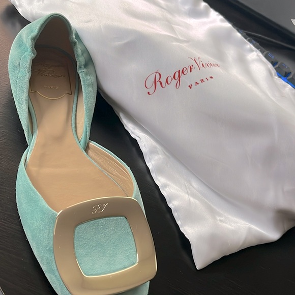 Used- like new. Beautiful Roger Vivier flats. Size 36 Italy - Picture 1 of 1